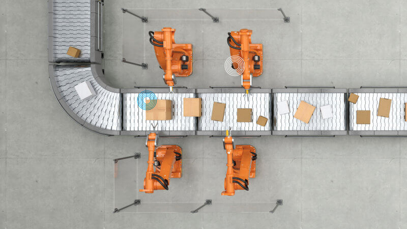 Robots at conveyor belt